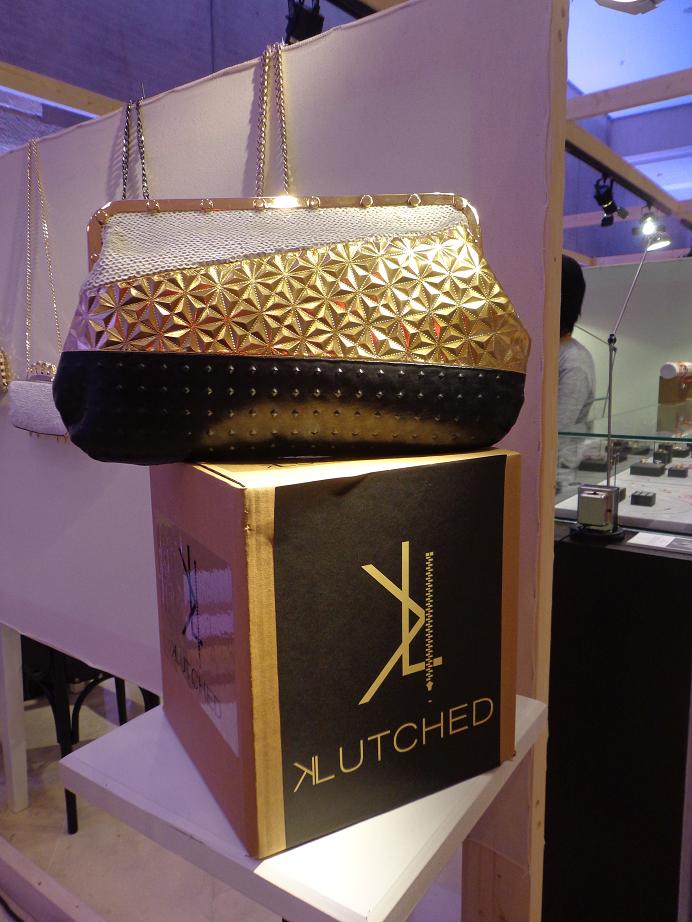 KLUTCHED PURSE